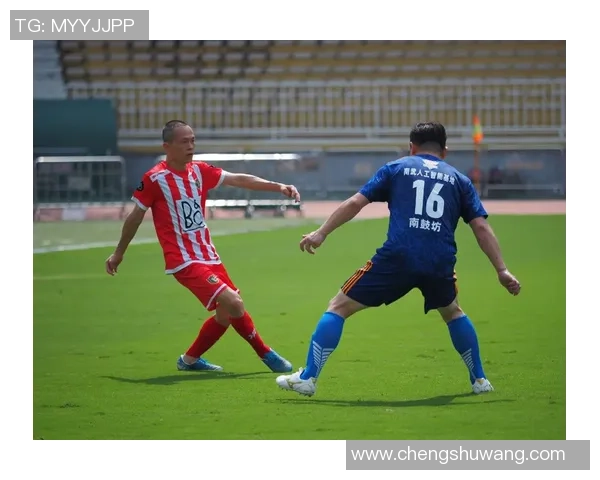 足球明星小身体照片女生展现青春活力与运动魅力的完美结合 足球明星小身体照片女生展现青春活力与运动魅力的完美结合